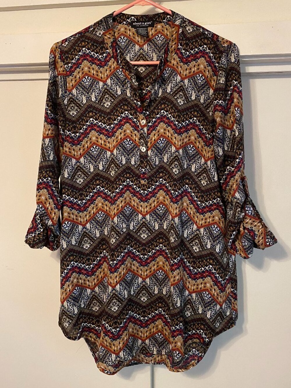 About A Girl, Los Angeles, 4-button front, zigzag design blouse, size M